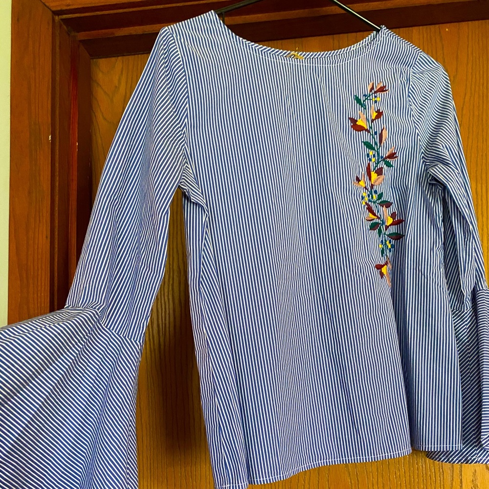 Super cute dress shirt